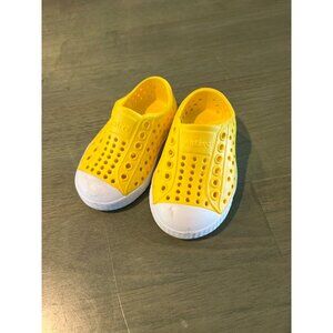 Native Jefferson Kids Shoes Yellow Perforated Slip-On Lightweight Rubber Size 5